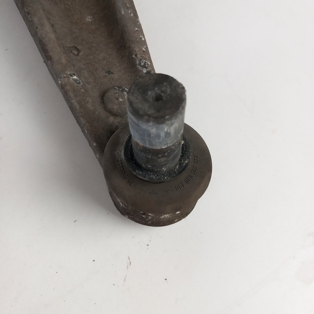 Носач ляв преден Opel Astra J