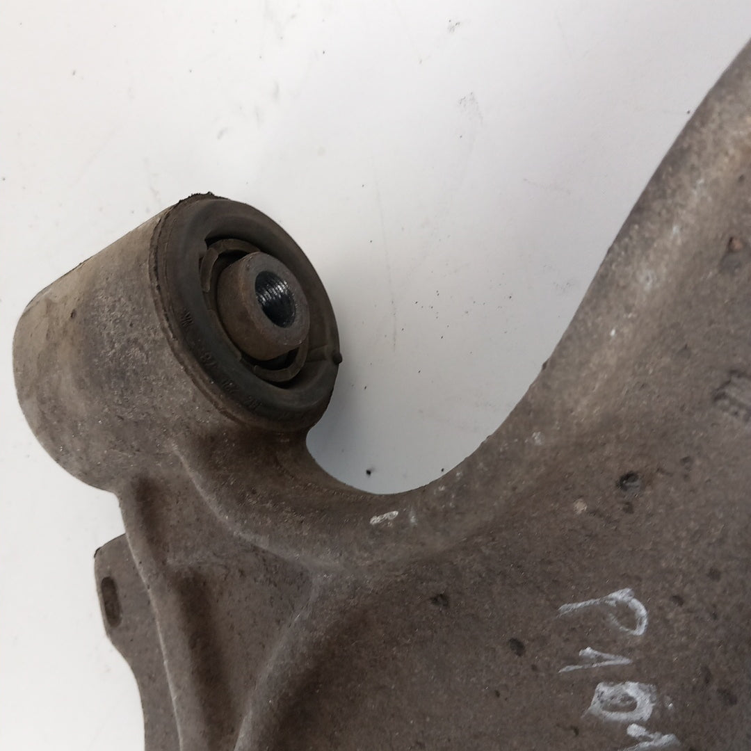 Носач ляв преден Opel Astra J