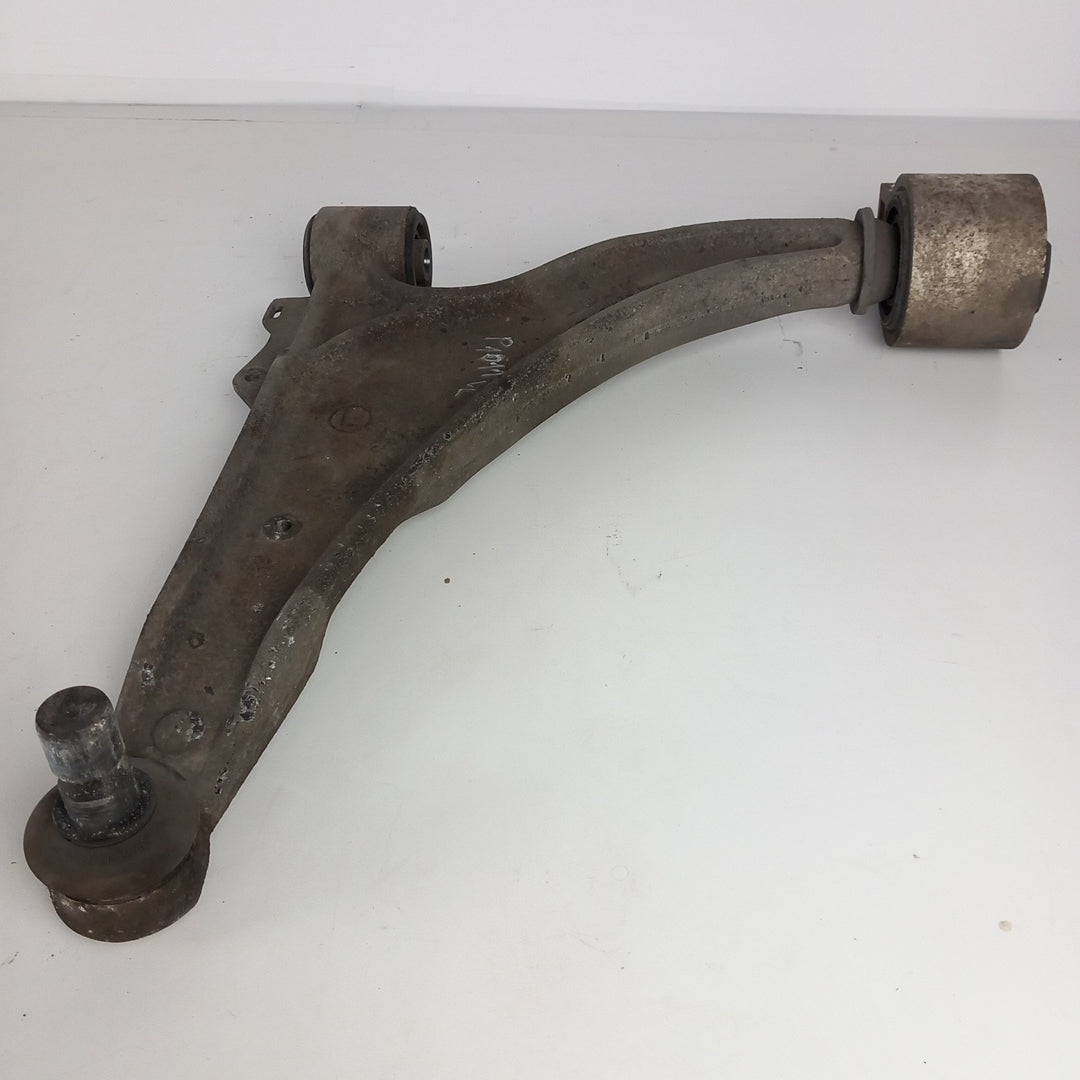 Носач ляв преден Opel Astra J