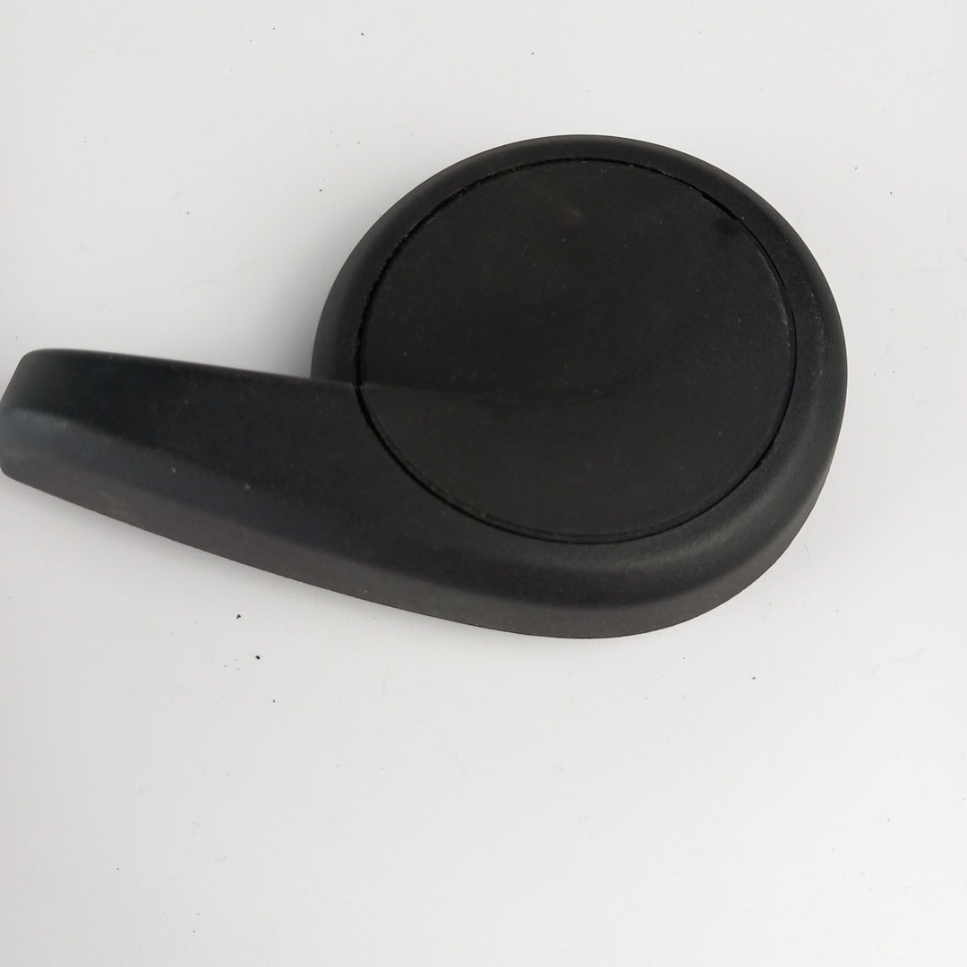 Дръжка задна дясна предна седалка 6/3 Opel Astra J