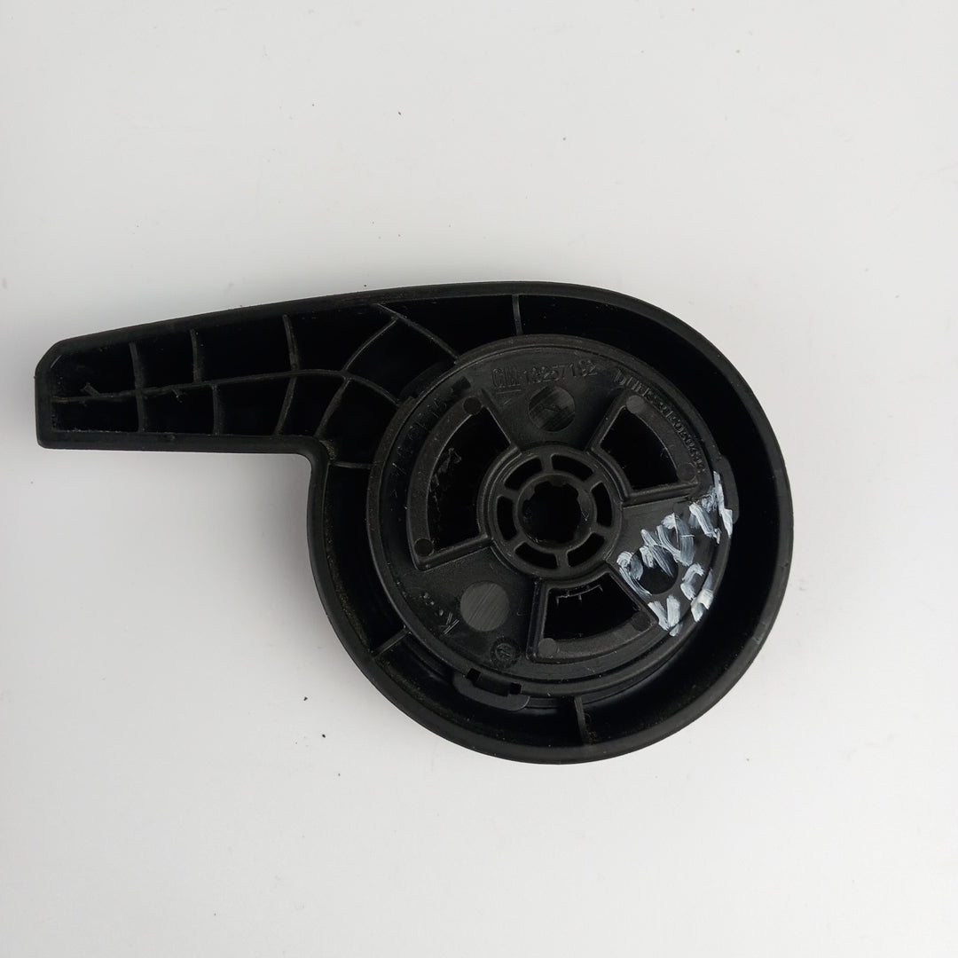 Дръжка задна дясна предна седалка 6/3 Opel Astra J