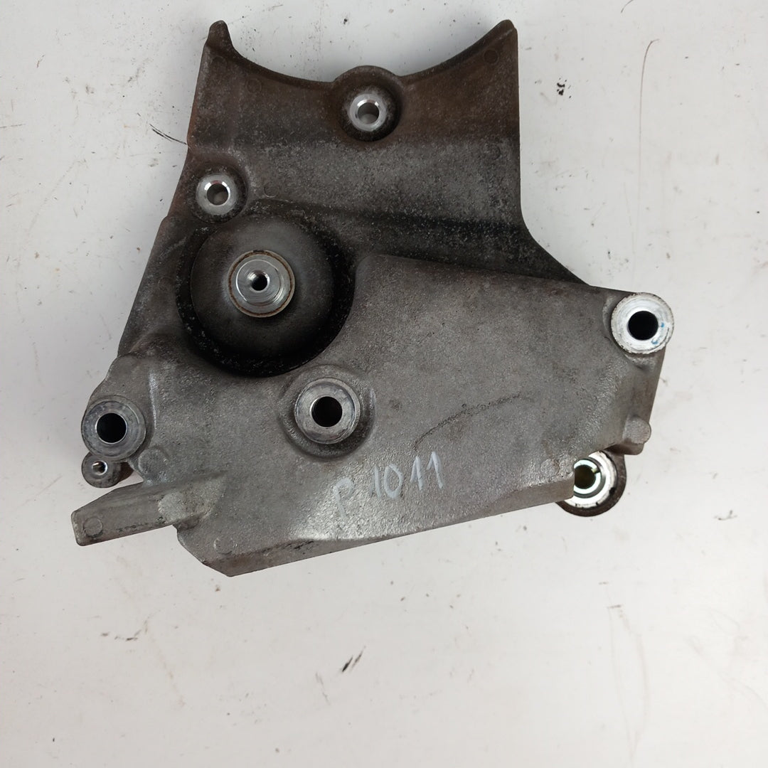 Скоба дясна закрепване двигател Opel Astra J 2,0 CDTI