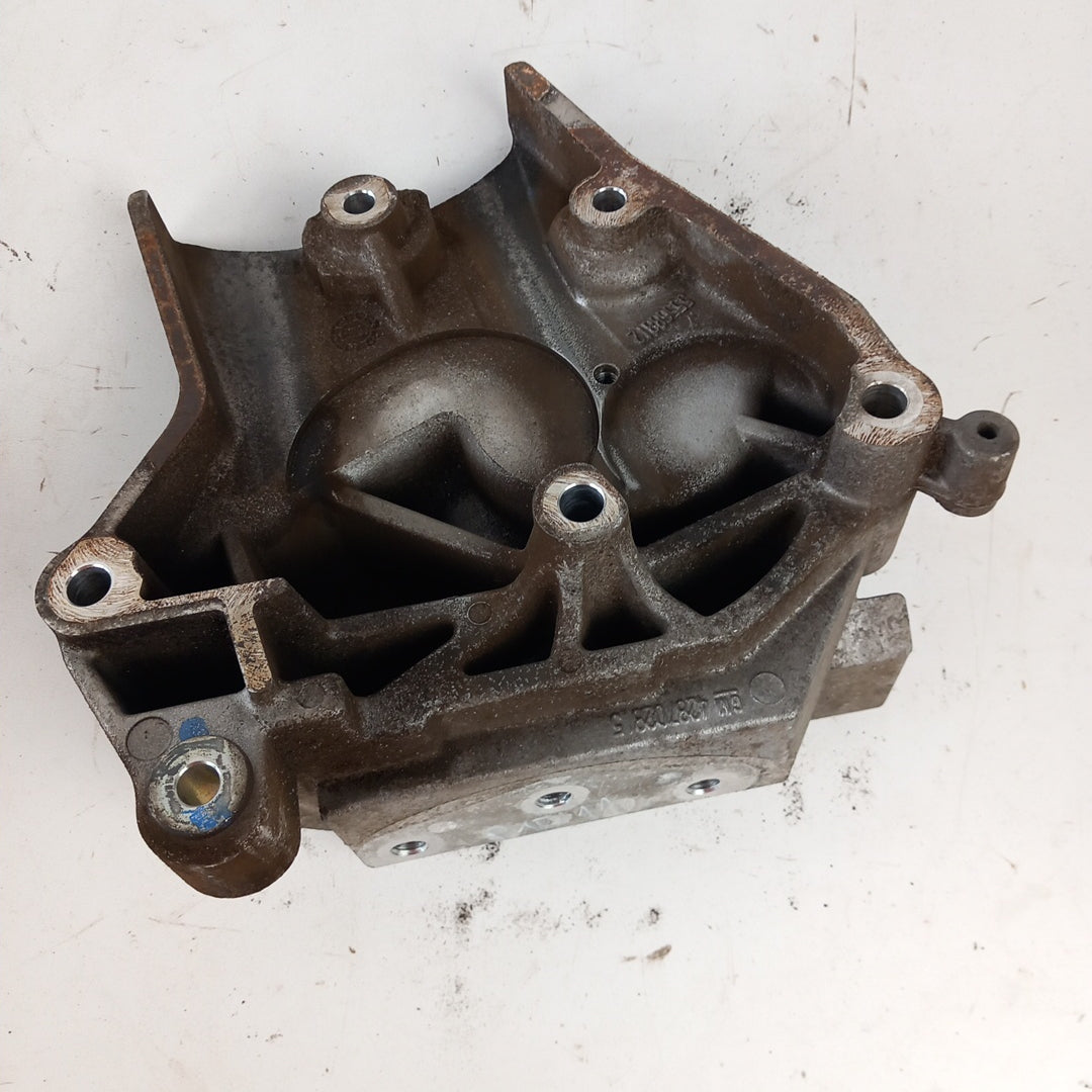 Скоба дясна закрепване двигател Opel Astra J 2,0 CDTI