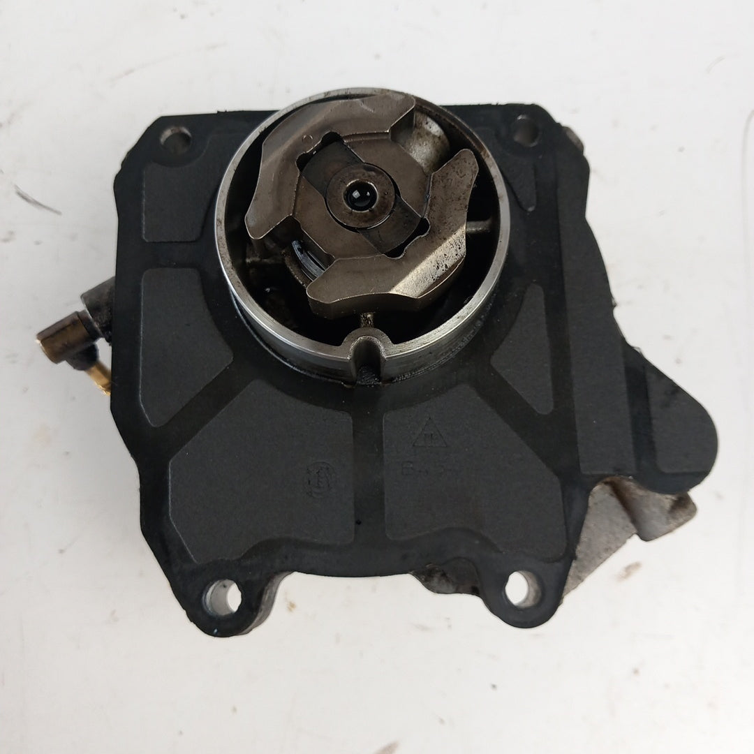 Вакуумна помпа Opel Astra J 2,0 CDTI
