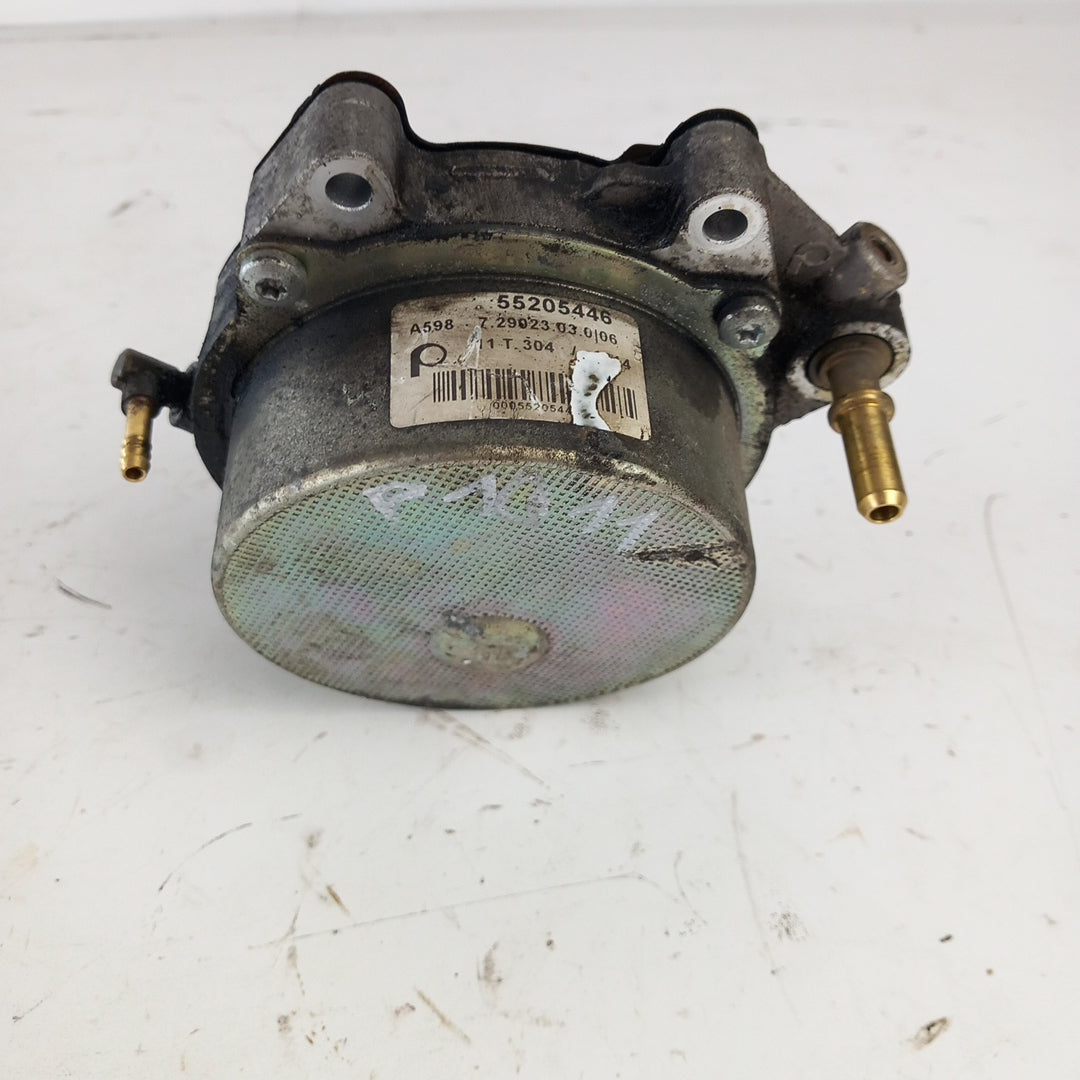 Вакуумна помпа Opel Astra J 2,0 CDTI