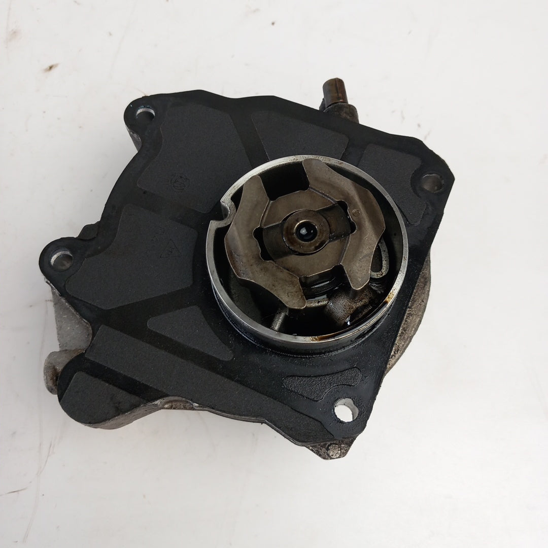 Вакуумна помпа Opel Astra J 2,0 CDTI