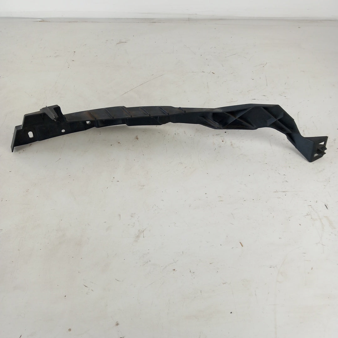 Държач десен предна броня Opel Astra J