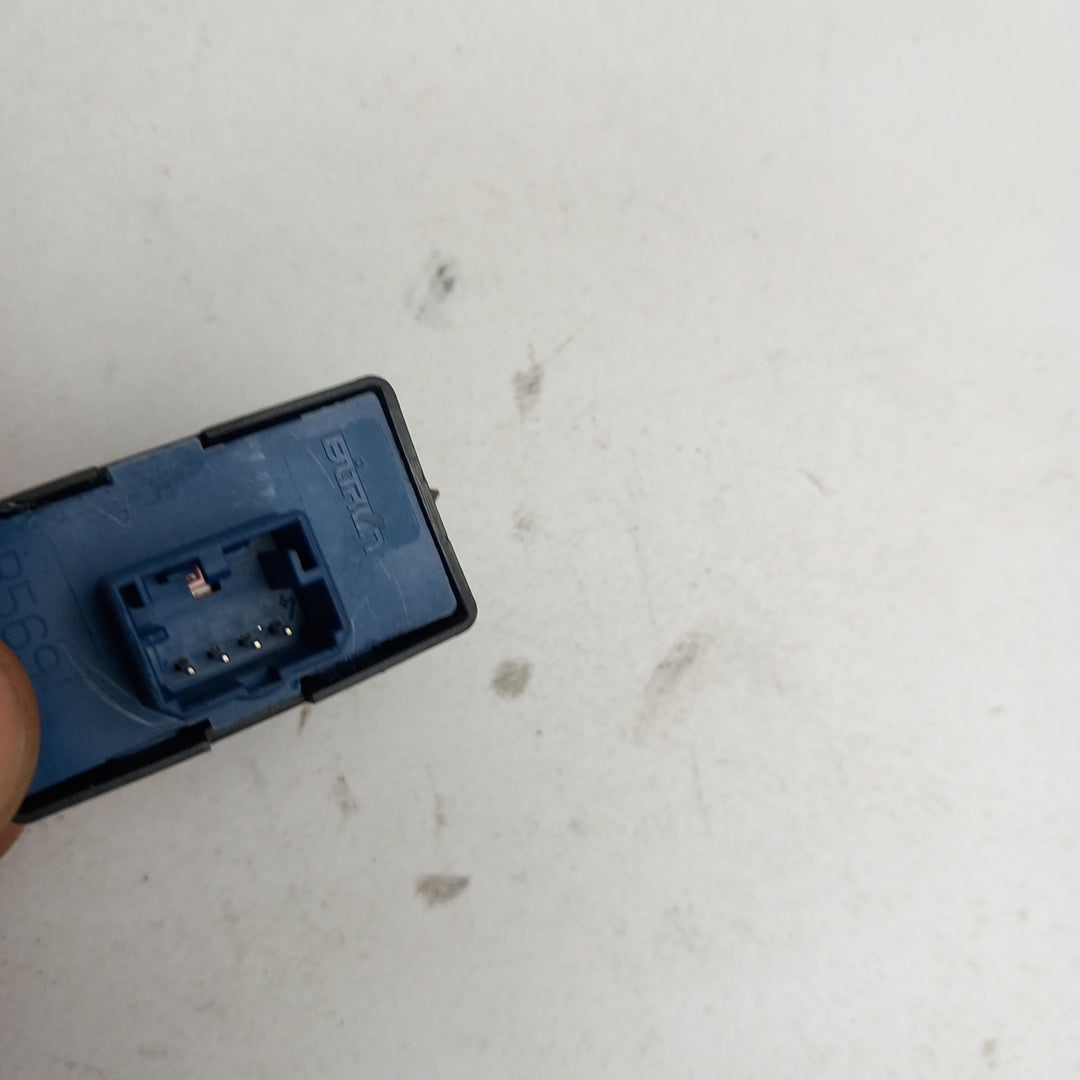 Бутон стъклоповдигач преден ляв  Fiat Doblo 263