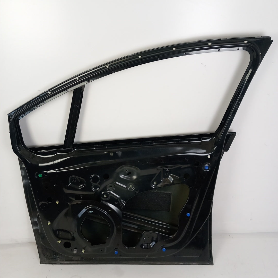 Врата предна дясна черен карбон 22C GAR Opel Meriva B