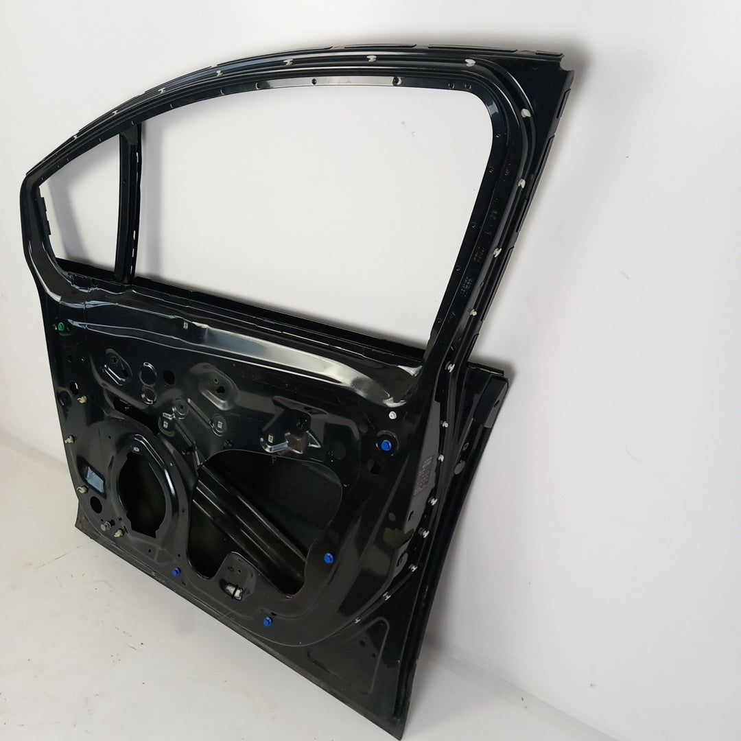 Врата предна дясна черен карбон 22C GAR Opel Meriva B