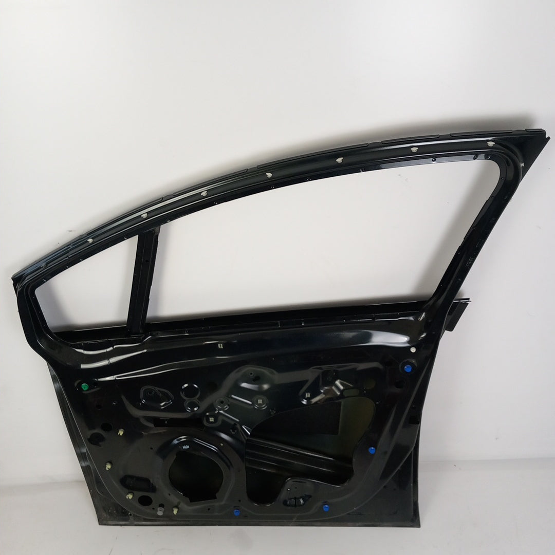 Врата предна дясна черен карбон 22C GAR Opel Meriva B