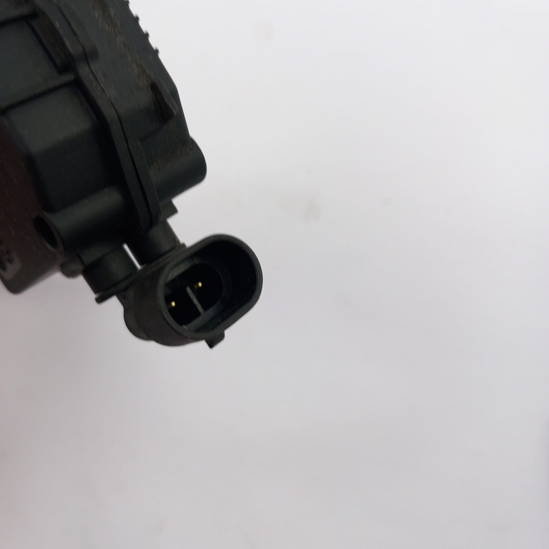 Мотор залючване капак гърловина резервоар Opel Meriva B  1,7 CDTI